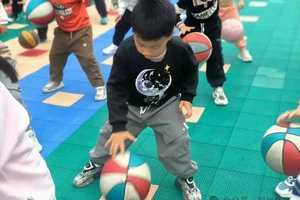 美国幼儿篮球基本功训练